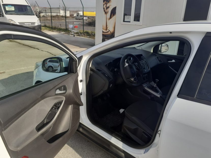 FORD FOCUS 1.6 Diesel 95 CP - imagine 4