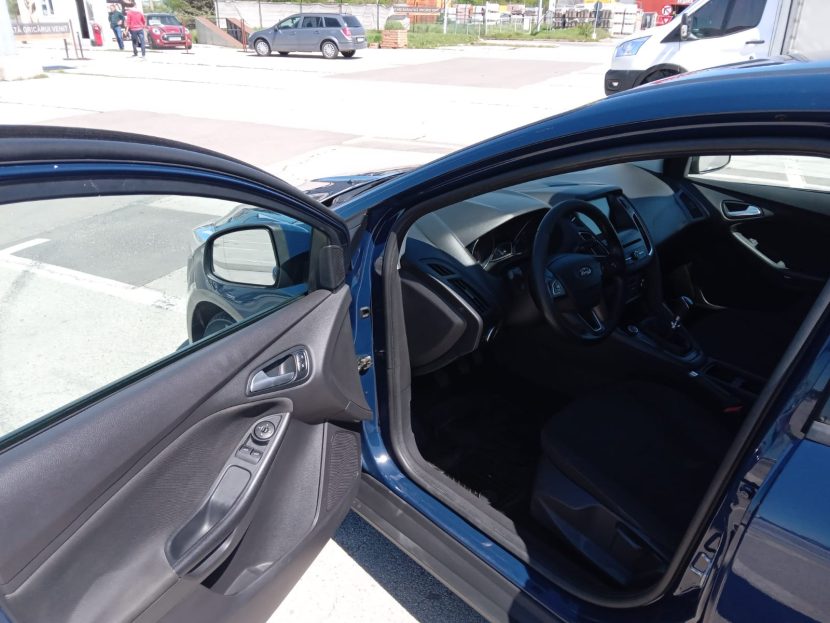 FORD FOCUS 1.5 Diesel 95 CP - imagine 4