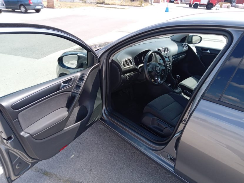 VOLKSWAGEN GOLF 1.6 Diesel 105 CP - imagine 4