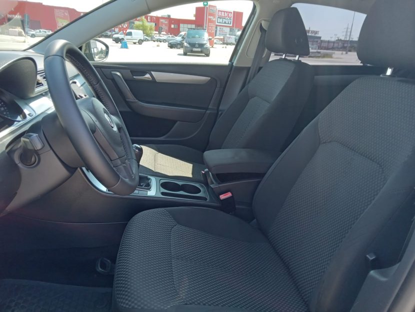 VOLKSWAGEN PASSAT 1.6 Diesel 105 CP - imagine 4