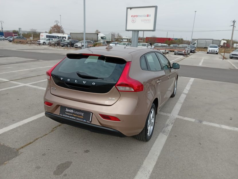 VOLVO V40 2.0 Diesel 120 CP - imagine 2