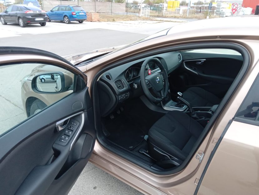 VOLVO V40 2.0 Diesel 120 CP - imagine 4