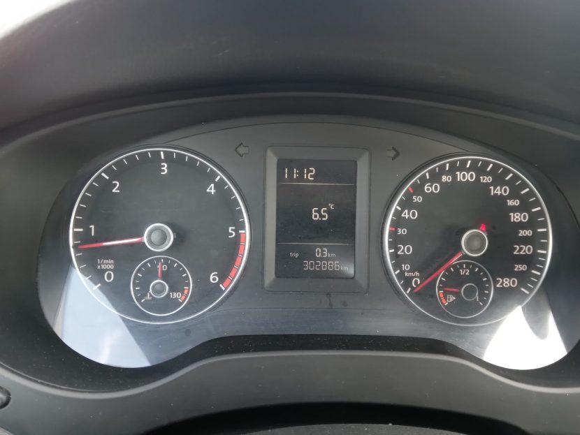 VOLKSWAGEN JETTA 1.6 Diesel 105 CP - imagine 6