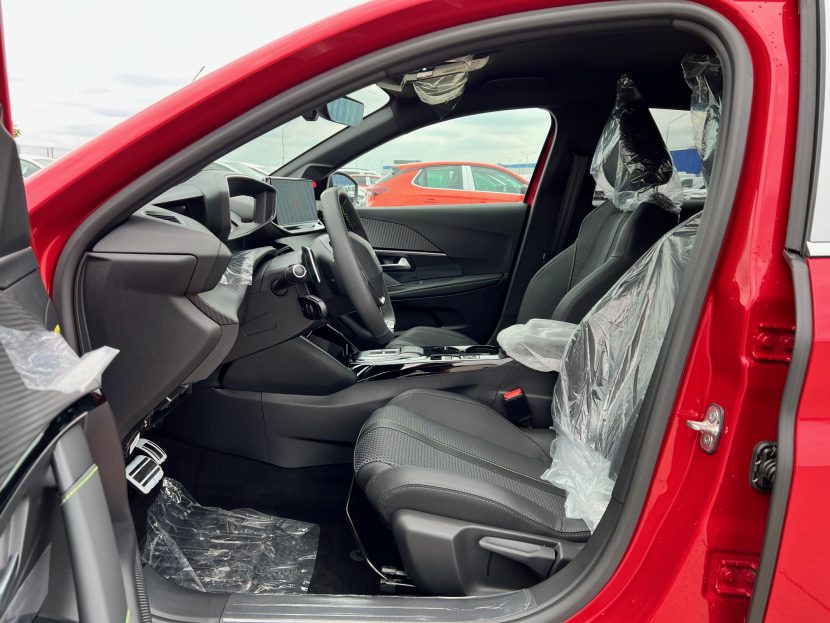 PEUGEOT 208 GT 1.2 Benzina 100 CP - imagine 4
