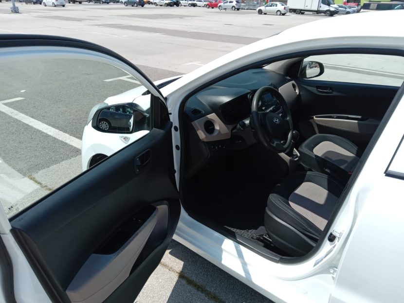 HYUNDAI i10 Benzina 68 CP - imagine 4