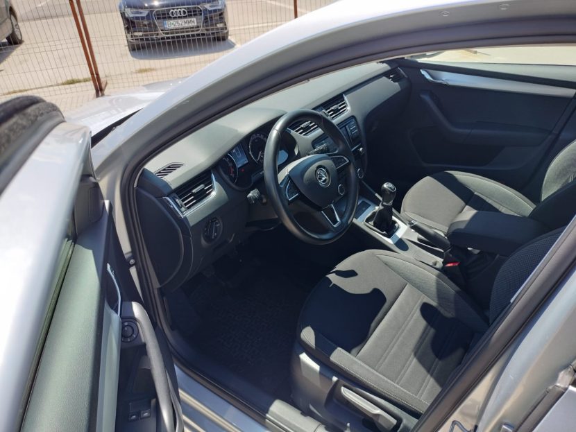 SKODA OCTAVIA 1.6 Diesel 115 CP - imagine 4