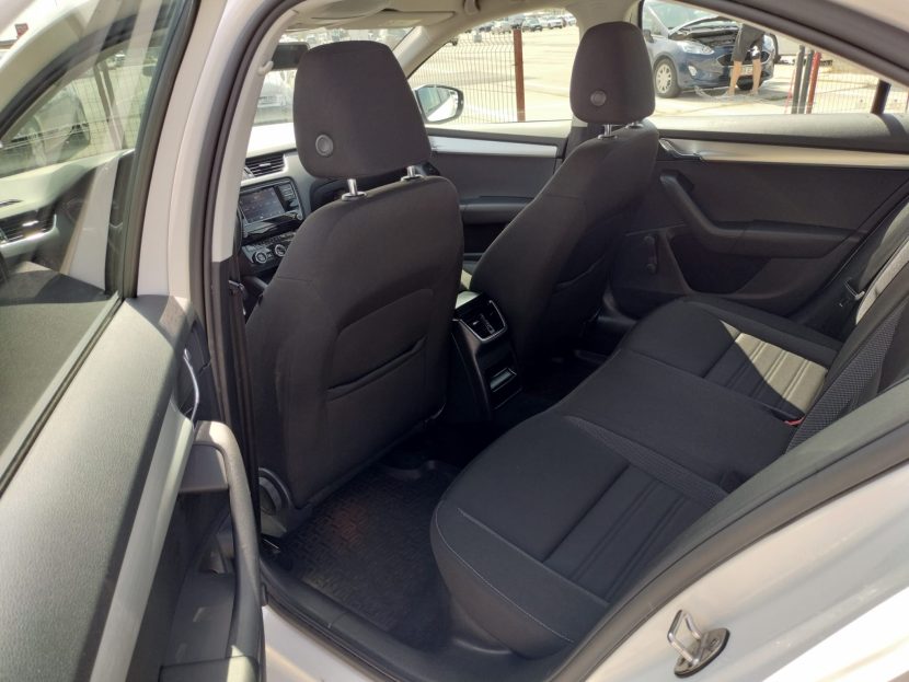 SKODA OCTAVIA 1.6 Diesel 115 CP - imagine 5