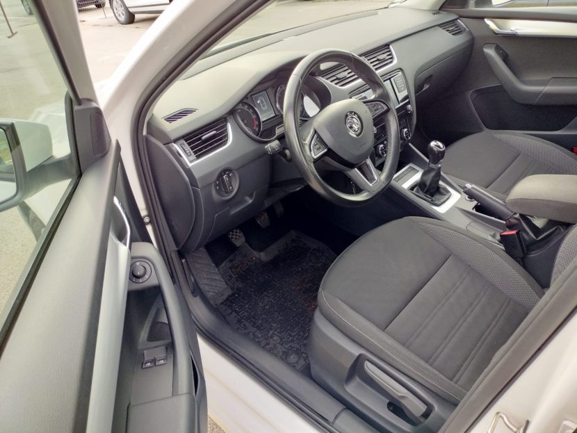 SKODA OCTAVIA 1.6 Diesel 110 CP - imagine 4