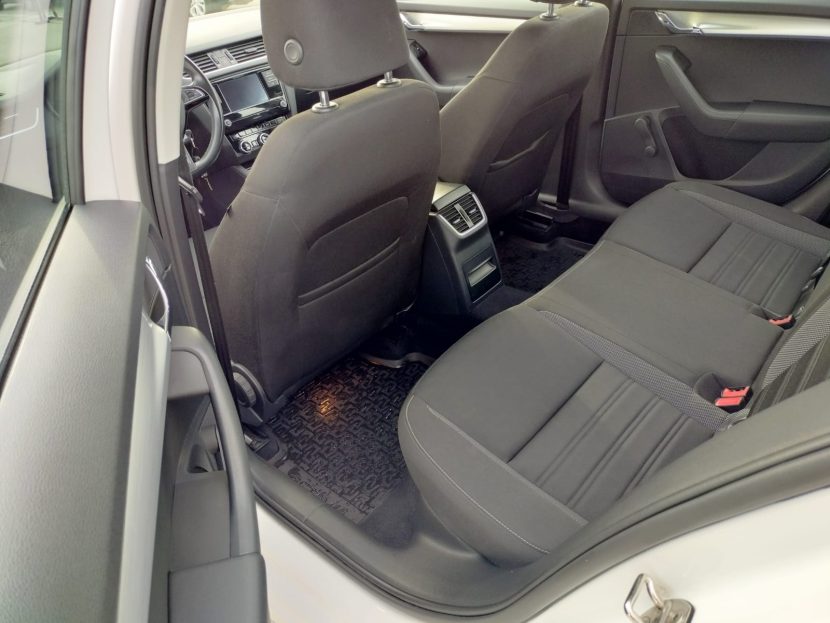 SKODA OCTAVIA 1.6 Diesel 110 CP - imagine 5