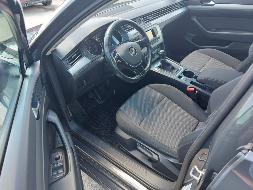 VOLKSWAGEN PASSAT 1.4 Benzina 125 CP - imagine 4