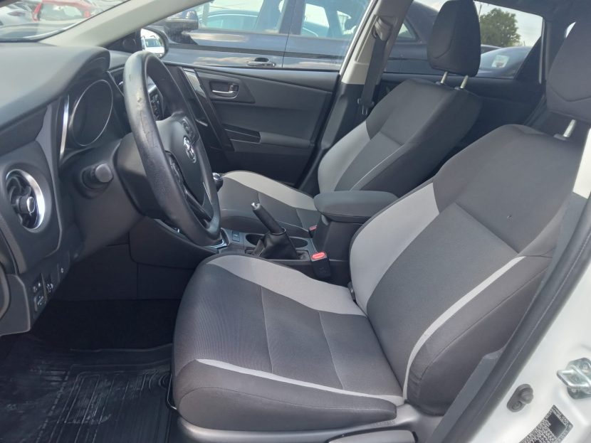 TOYOTA AURIS 1.4 Benzina 100 CP - imagine 4