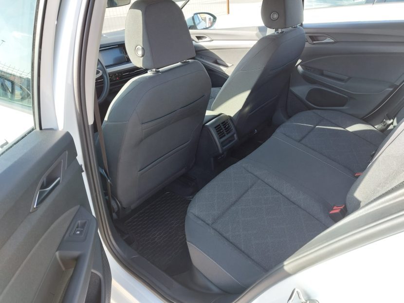 VOLKSWAGEN GOLF 1.0 Benzina 110 CP - imagine 5