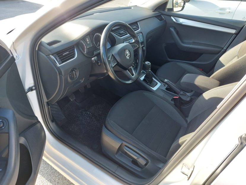 SKODA OCTAVIA 1.6 Diesel 116 CP - imagine 4