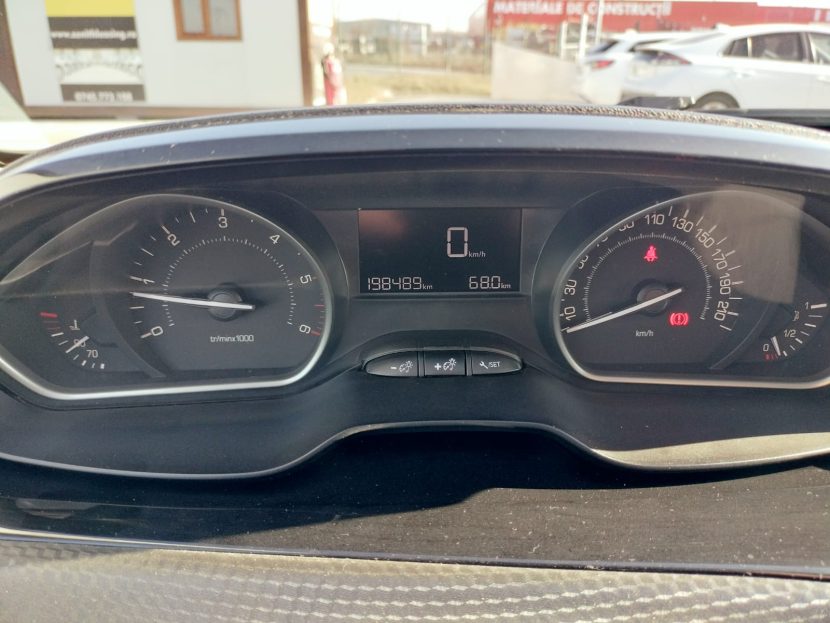 PEUGEOT 2008 1.5 Diesel 102 CP - imagine 6