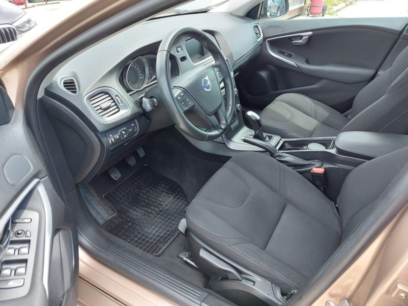 VOLVO V40 2.0 Diesel 120 CP - imagine 4