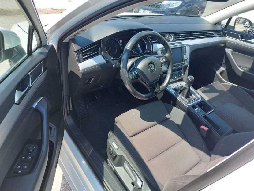 VOLKSWAGEN PASSAT 1.6 Diesel 120 CP - imagine 4