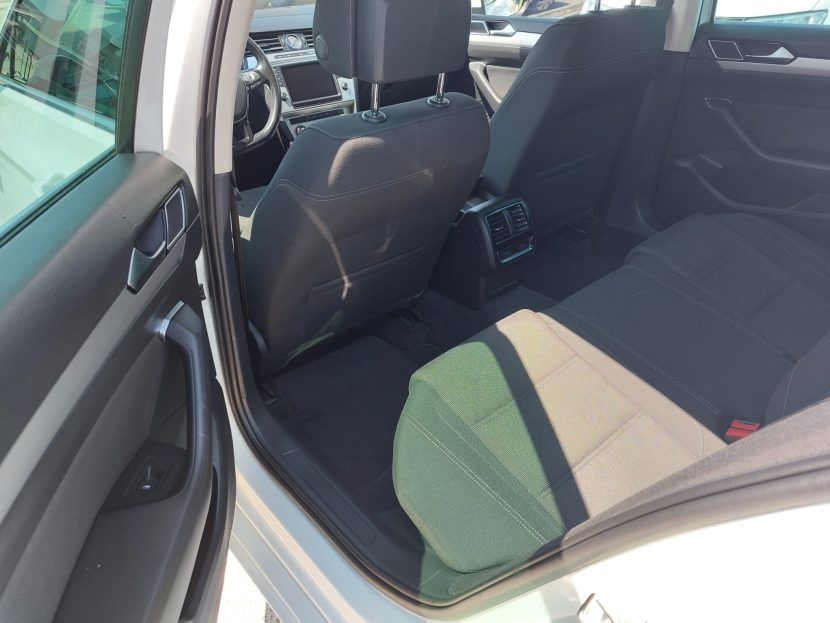 VOLKSWAGEN PASSAT 1.6 Diesel 120 CP - imagine 5