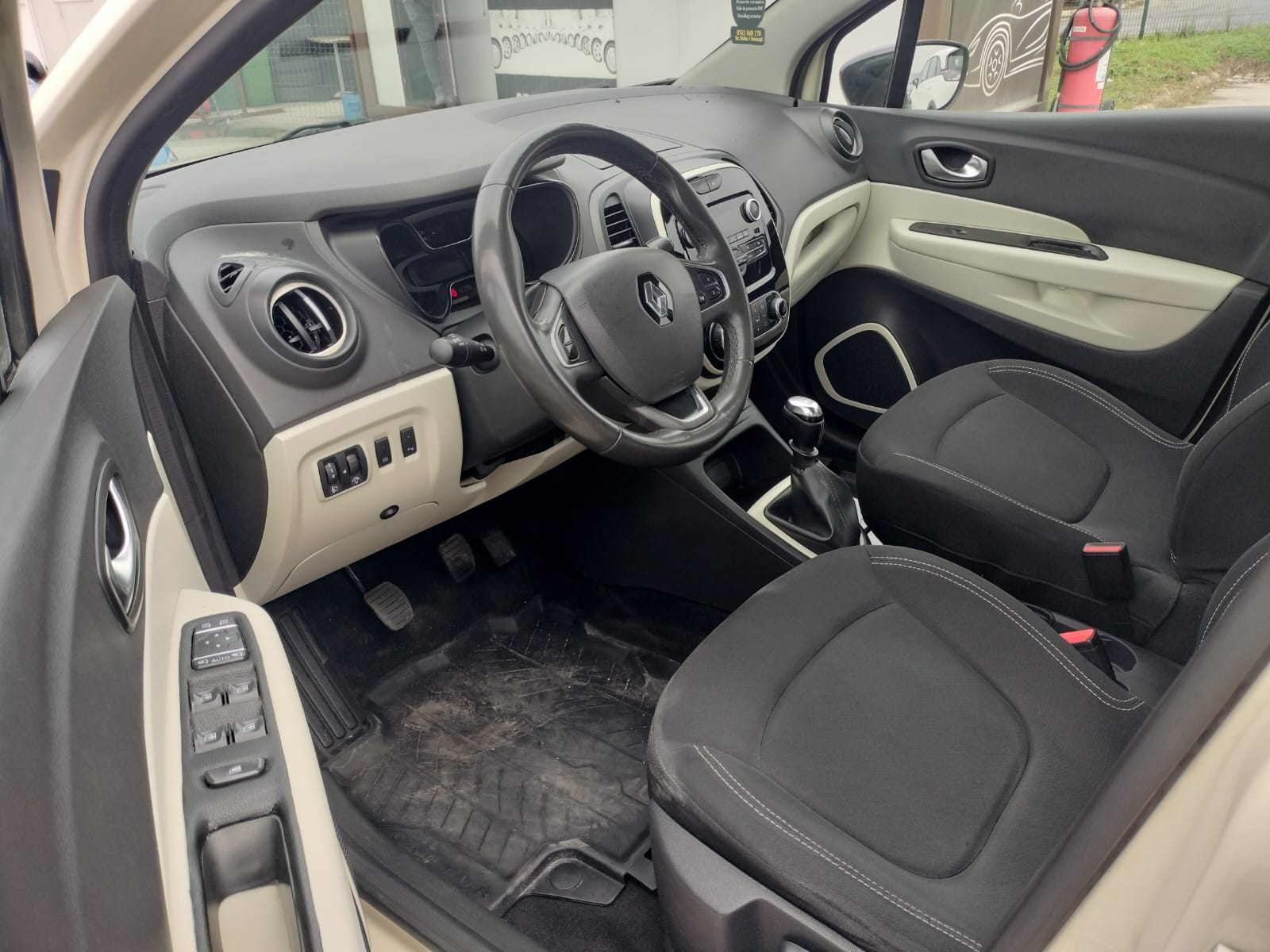 RENAULT CAPTUR 1.5 Diesel 110 CP - imagine 4