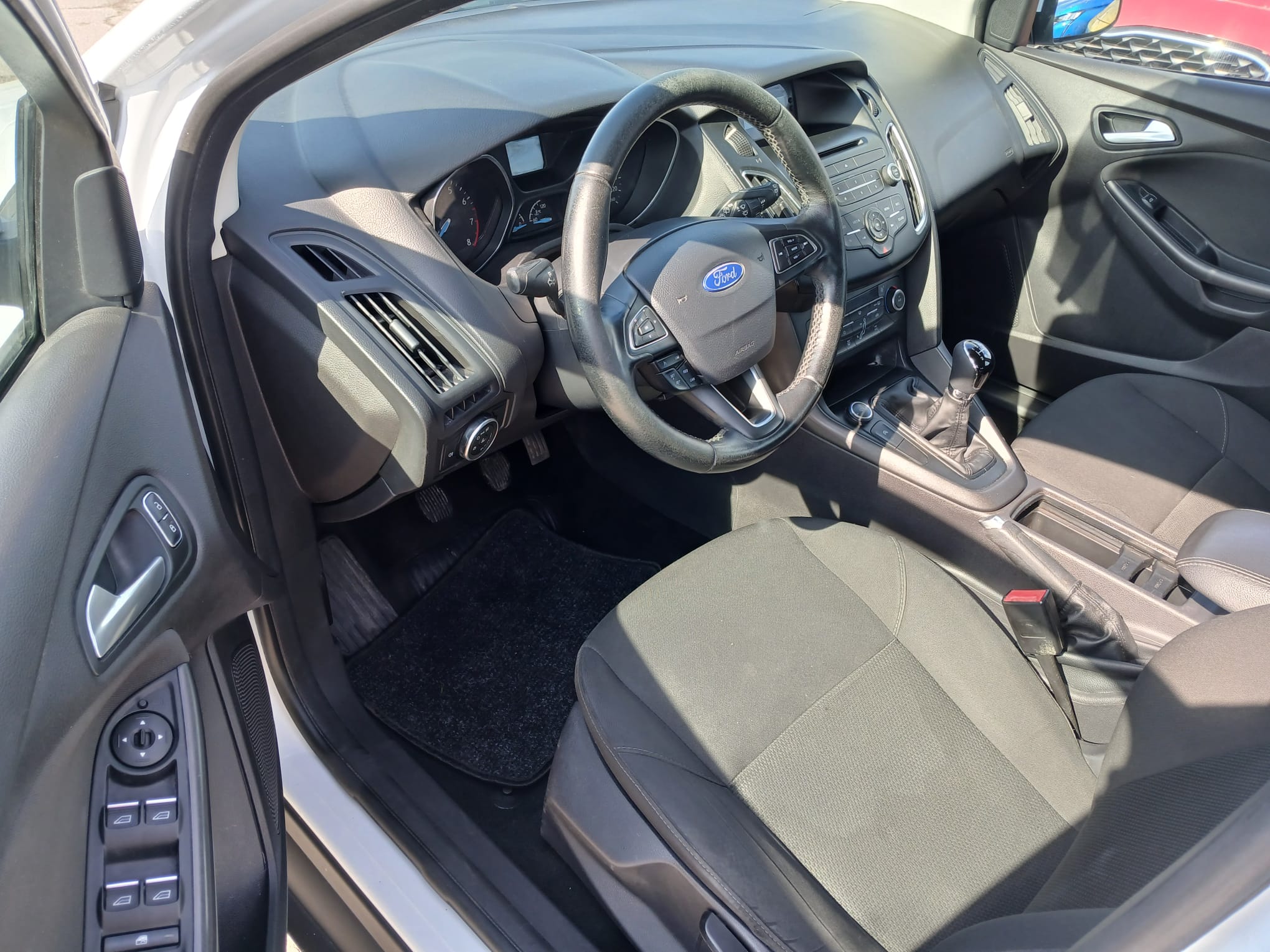 FORD FOCUS 1.0 Benzina 101 CP - imagine 4