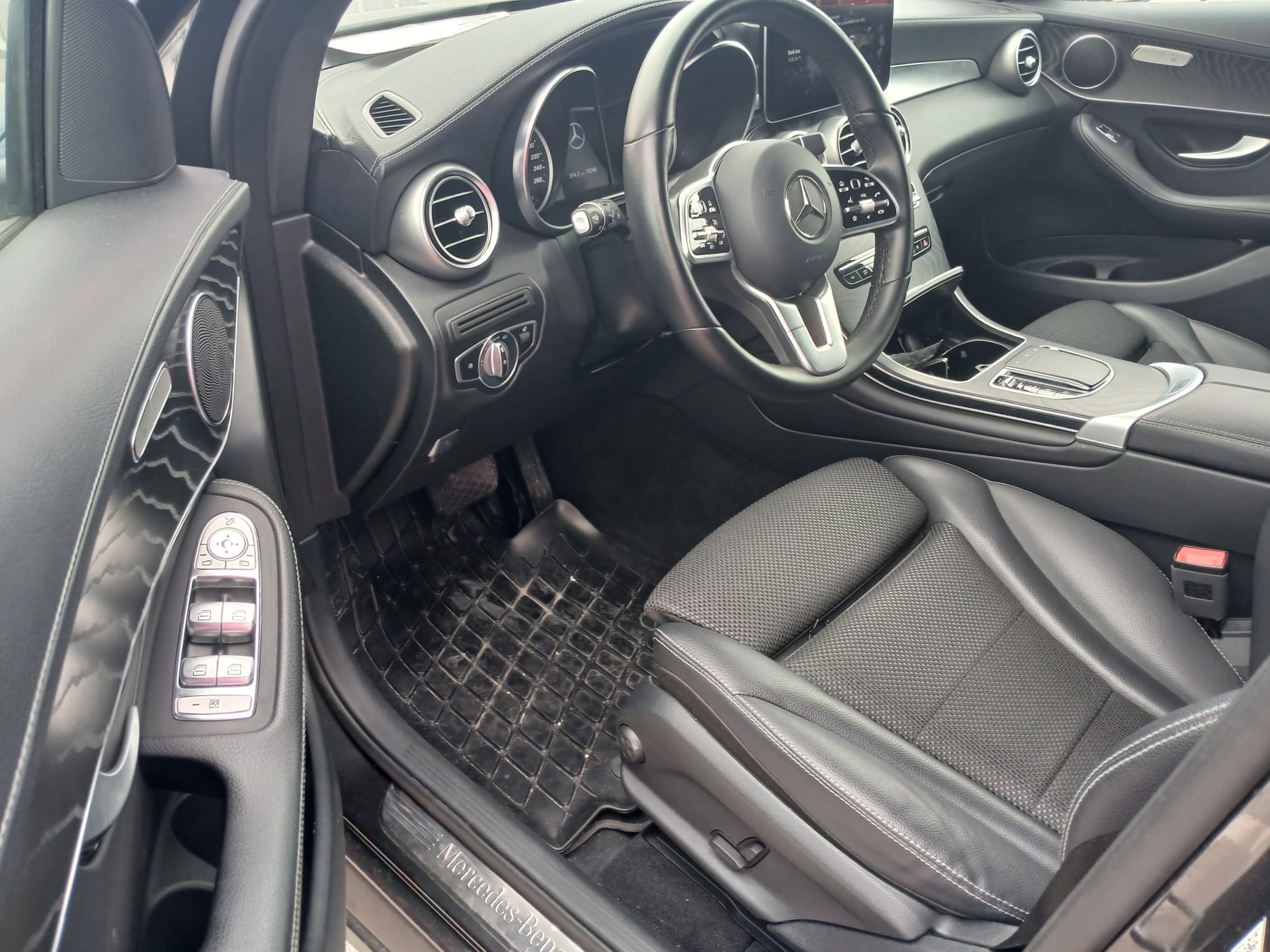 MERCEDES-BENZ GLC 200 2.0 Benzina 197 CP - imagine 4